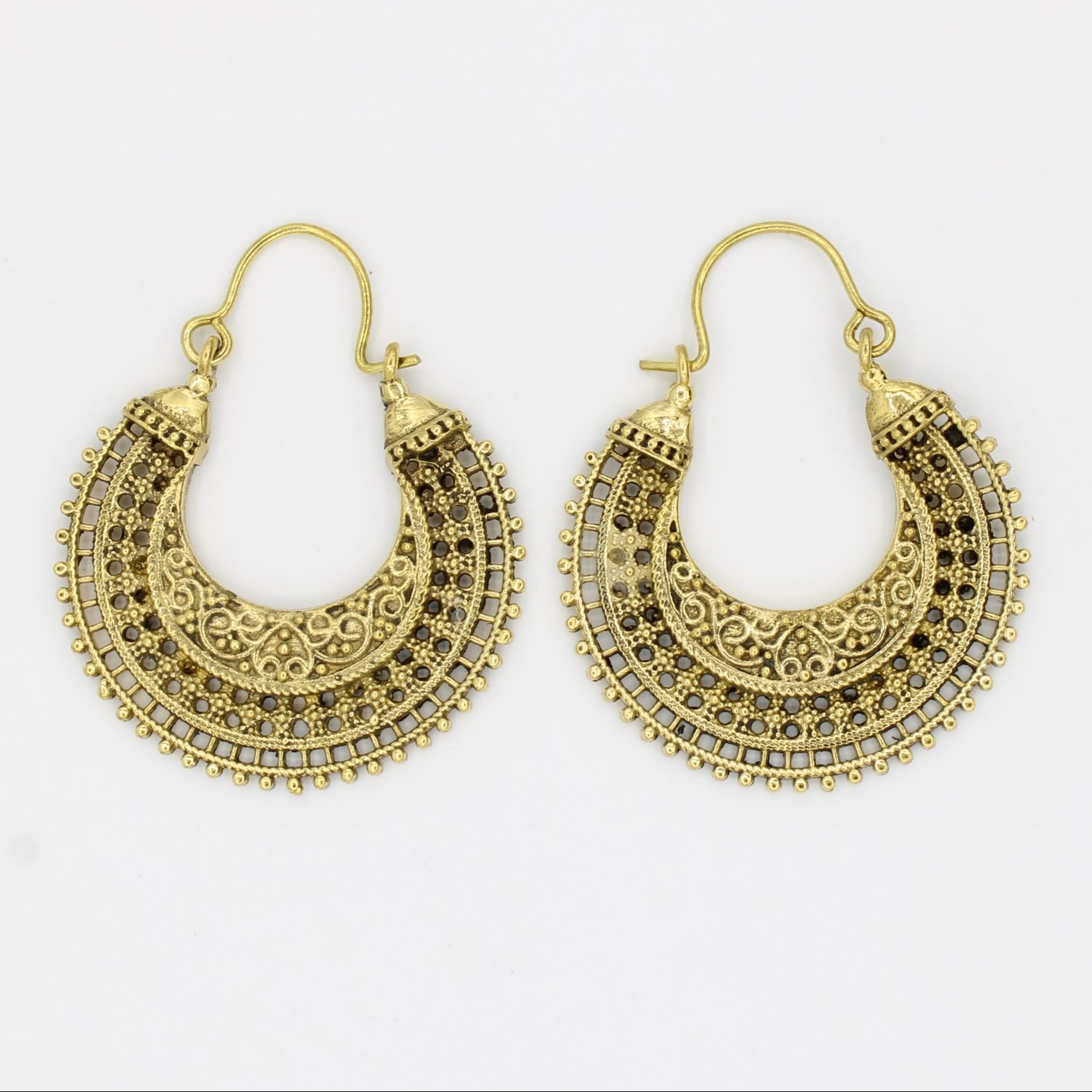 Boucles D'oreilles Créoles Dorées Striées - Style Soleil Plissé, Folklore - Neuf Sans Emballage